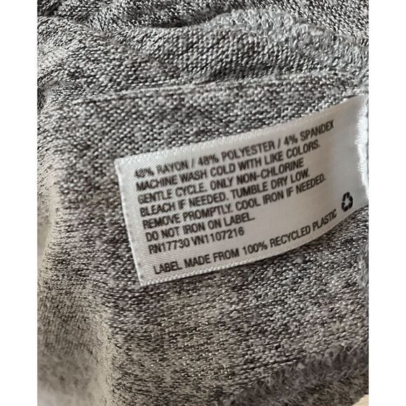 Merona Womens Sleeveless Crew Neck Muscle Tank Top Grey Sz S - Picture 2 of 5